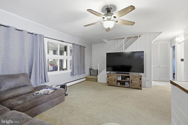 79 AUTUMN LN, Levittown, PA 19055