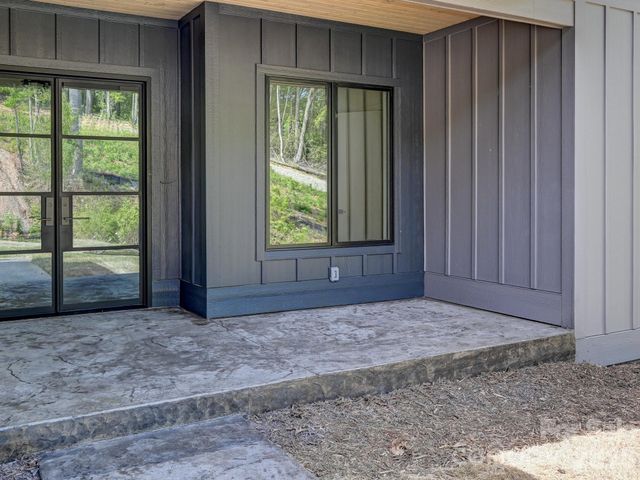 18 Erin Glen Court, Fairview, NC 28730
