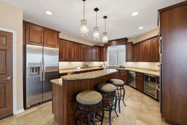 1406 W Rue Paris Place, Inverness, IL 60067