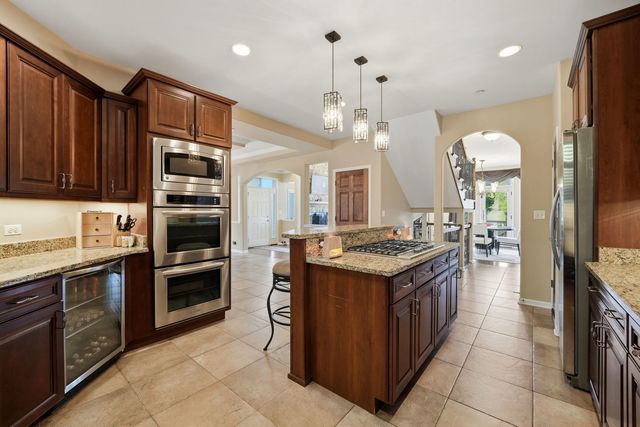 1406 W Rue Paris Place, Inverness, IL 60067