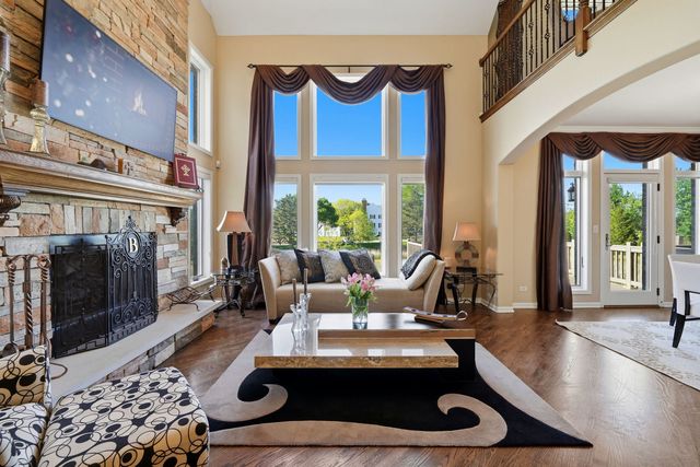 1406 W Rue Paris Place, Inverness, IL 60067