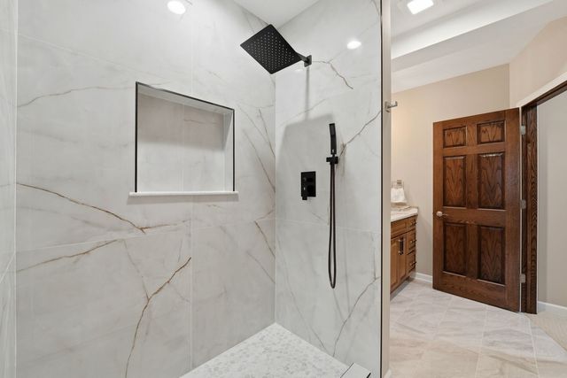 1406 W Rue Paris Place, Inverness, IL 60067