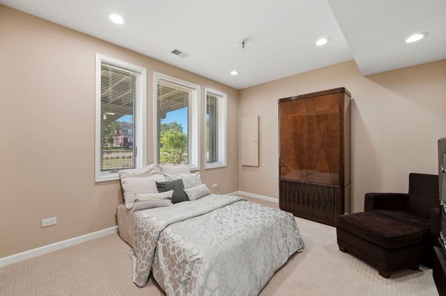 1406 W Rue Paris Place, Inverness, IL 60067