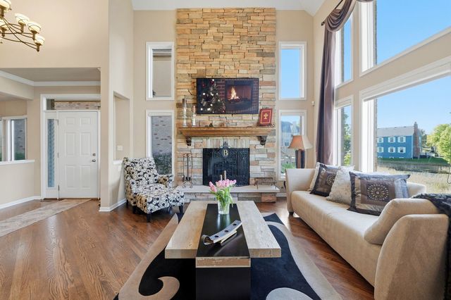 1406 W Rue Paris Place, Inverness, IL 60067