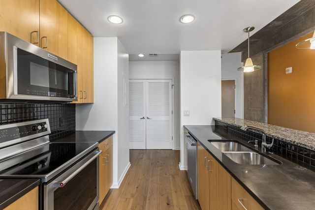 415 Church St Apt 1808, Nashville, TN 37219