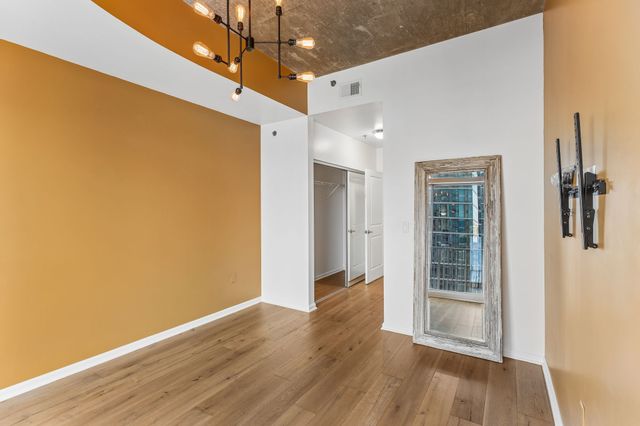 415 Church St Apt 1808, Nashville, TN 37219