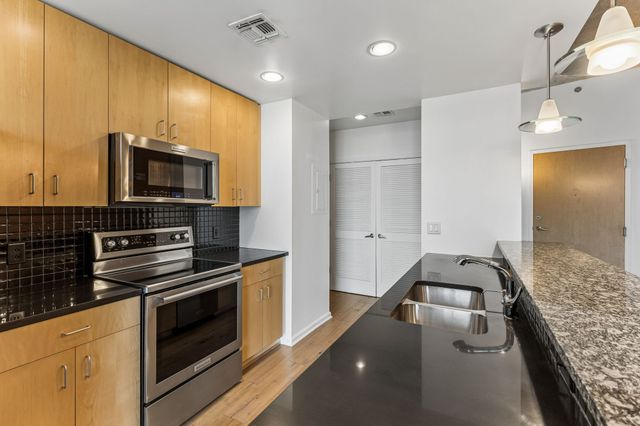 415 Church St Apt 1808, Nashville, TN 37219