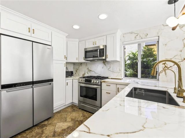 26848 Hummingbird Circle, Canyon Country, CA 91351