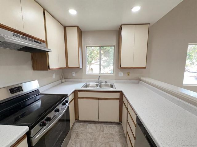 11231 Avenida De Los Lobos H, San Diego, CA 92127