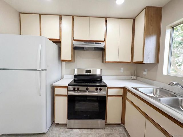 11231 Avenida De Los Lobos H, San Diego, CA 92127