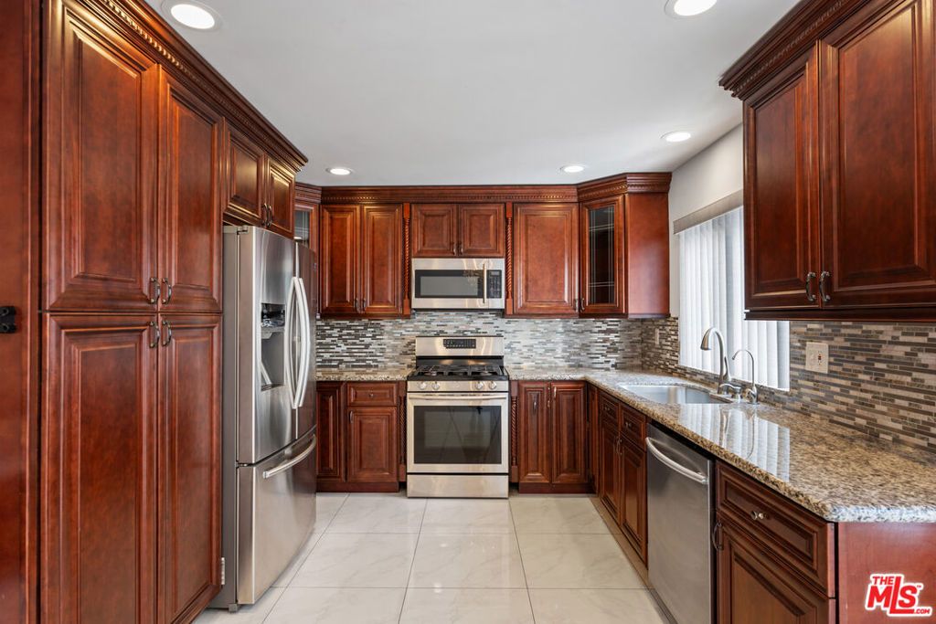 7869 Ventura Canyon Avenue 306, Panorama City, CA 91402 — photo 2