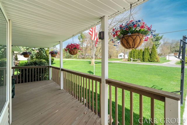5045 Wakefield Avenue, Comstock Park, MI 49321