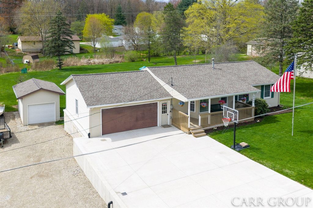 5045 Wakefield Avenue, Comstock Park, MI 49321