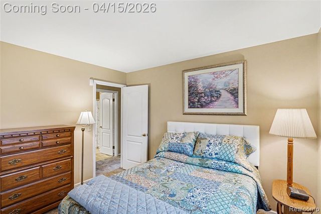 11676 Hawthorne Glen Drive, Grand Blanc, MI 48439