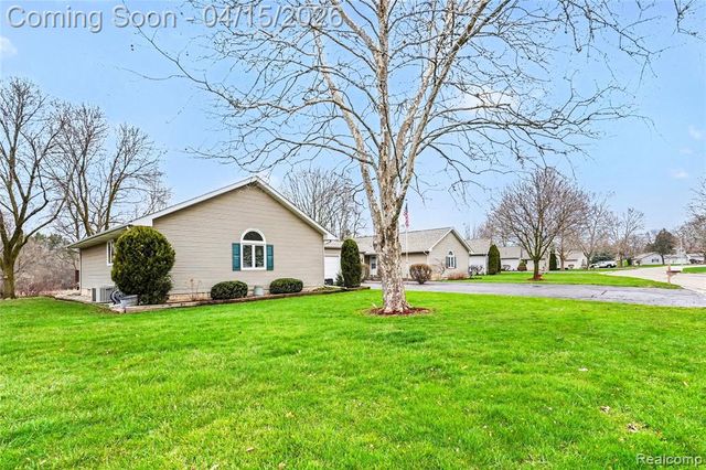 11676 Hawthorne Glen Drive, Grand Blanc, MI 48439