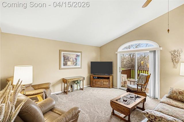 11676 Hawthorne Glen Drive, Grand Blanc, MI 48439