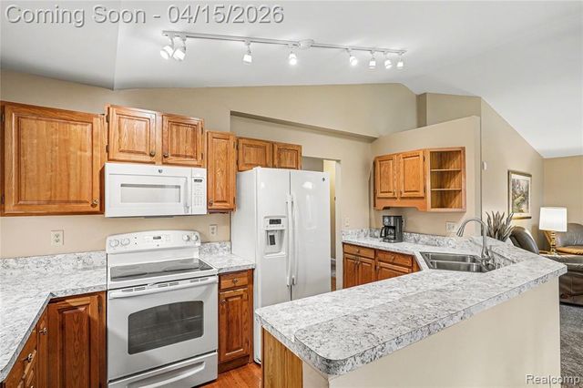 11676 Hawthorne Glen Drive, Grand Blanc, MI 48439