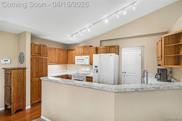 11676 Hawthorne Glen Drive, Grand Blanc, MI 48439