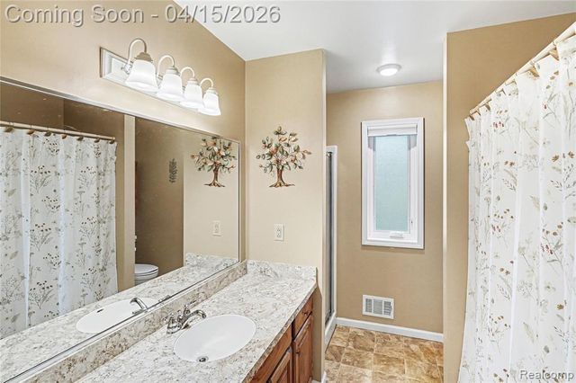 11676 Hawthorne Glen Drive, Grand Blanc, MI 48439
