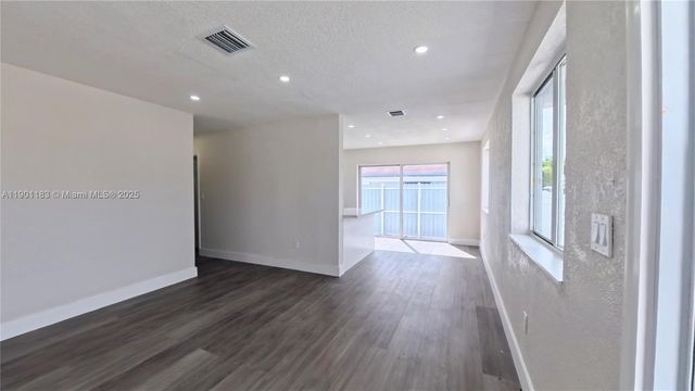 1575 W 6th Ave, Hialeah, FL 33010