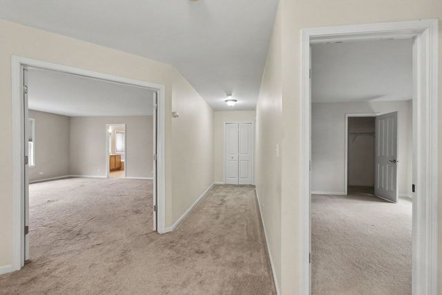 1530 S Lancaster Lane, Libertyville, IL 60048