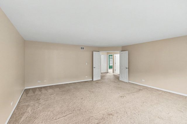 1530 S Lancaster Lane, Libertyville, IL 60048