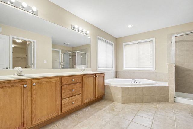 1530 S Lancaster Lane, Libertyville, IL 60048
