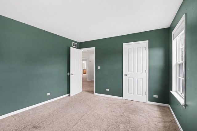 1530 S Lancaster Lane, Libertyville, IL 60048