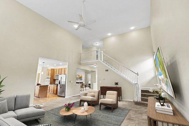 1530 S Lancaster Lane, Libertyville, IL 60048
