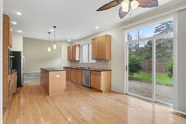 1530 S Lancaster Lane, Libertyville, IL 60048