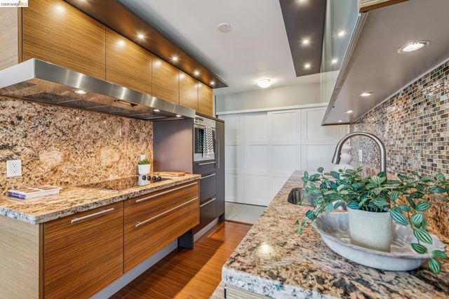 3 Captain Dr D406, Emeryville, CA 94608