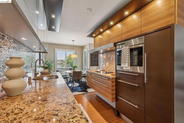 3 Captain Dr D406, Emeryville, CA 94608