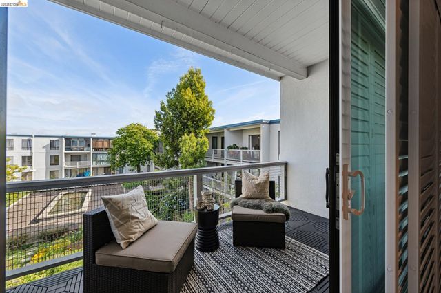 3 Captain Dr D406, Emeryville, CA 94608