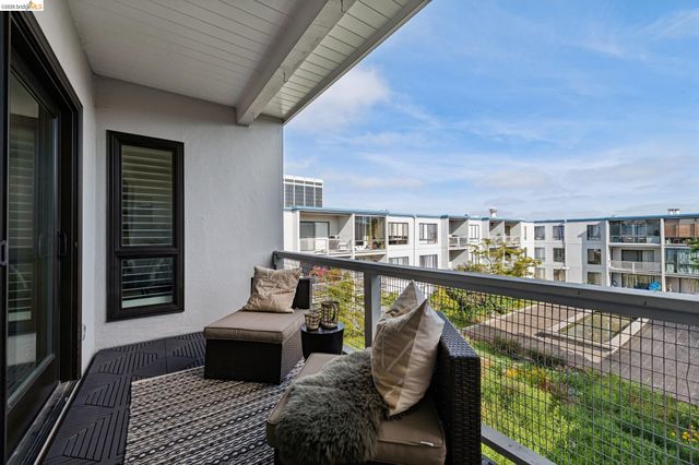 3 Captain Dr D406, Emeryville, CA 94608