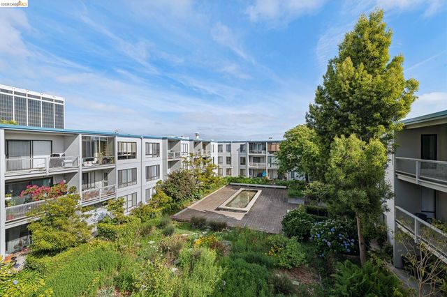 3 Captain Dr D406, Emeryville, CA 94608