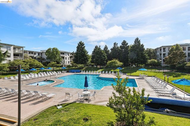 3 Captain Dr D406, Emeryville, CA 94608