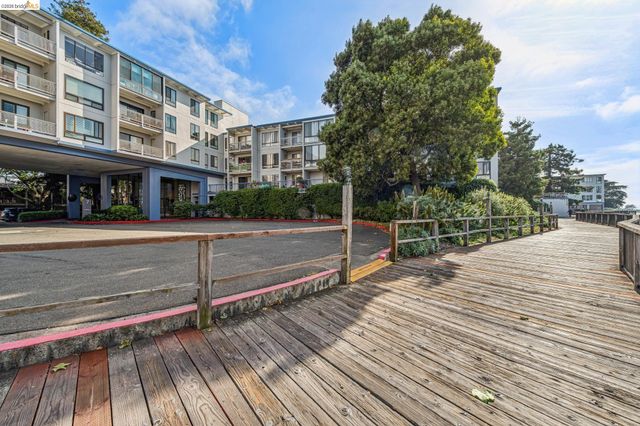 3 Captain Dr D406, Emeryville, CA 94608