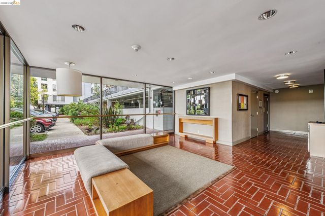 3 Captain Dr D406, Emeryville, CA 94608