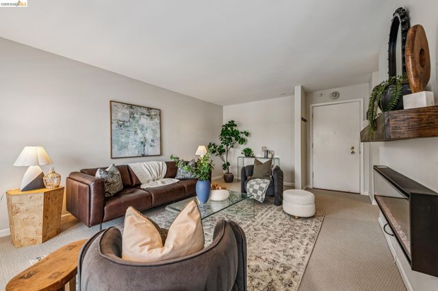 3 Captain Dr D406, Emeryville, CA 94608