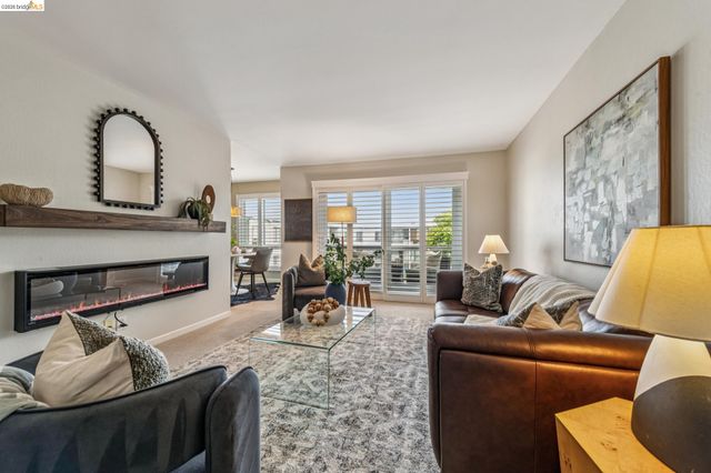 3 Captain Dr D406, Emeryville, CA 94608
