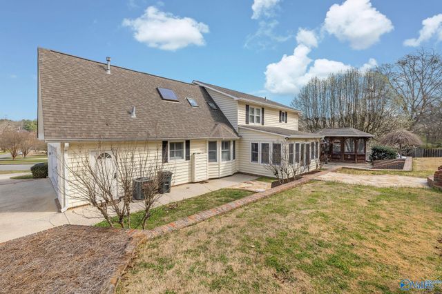 5501 Cedar Mill Drive, Guntersville, AL 35976