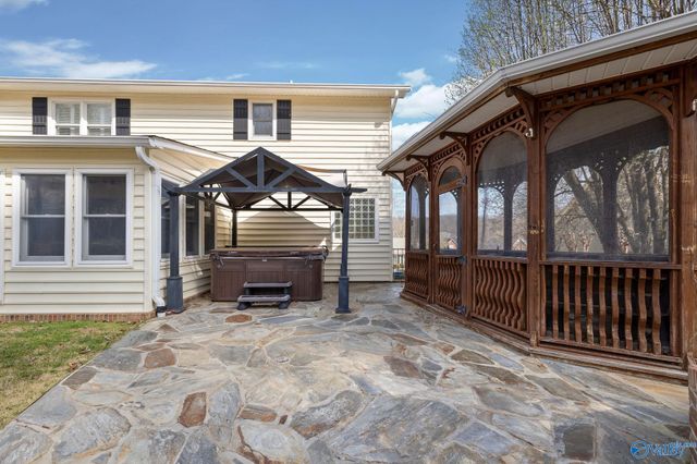 5501 Cedar Mill Drive, Guntersville, AL 35976