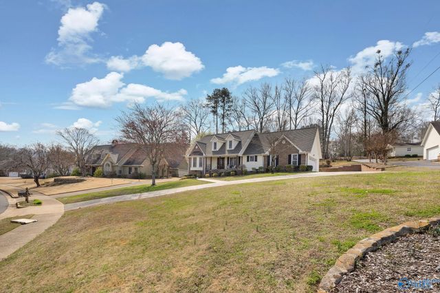 5501 Cedar Mill Drive, Guntersville, AL 35976