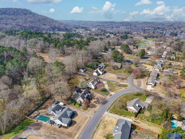 5501 Cedar Mill Drive, Guntersville, AL 35976