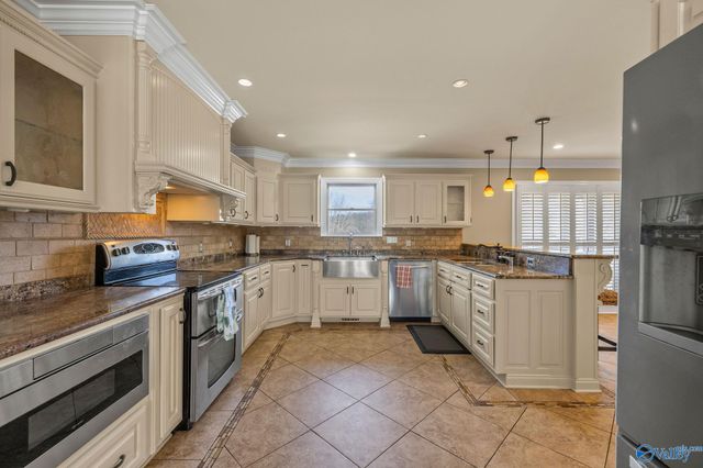 5501 Cedar Mill Drive, Guntersville, AL 35976