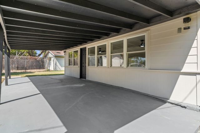 729 Finland Street, Grand Prairie, TX 75050
