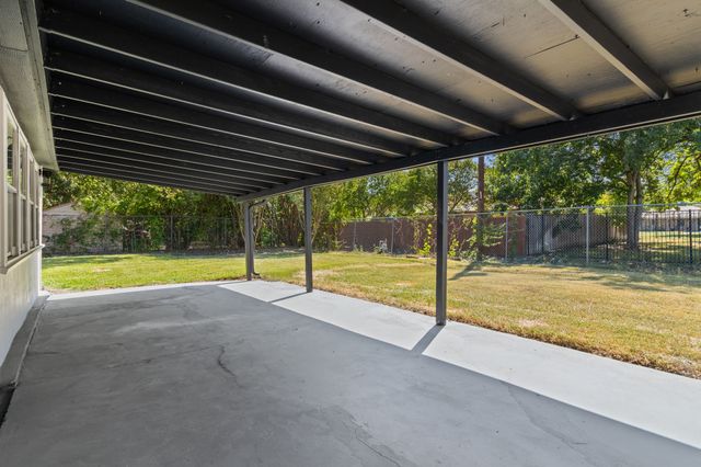 729 Finland Street, Grand Prairie, TX 75050