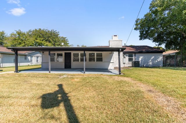 729 Finland Street, Grand Prairie, TX 75050