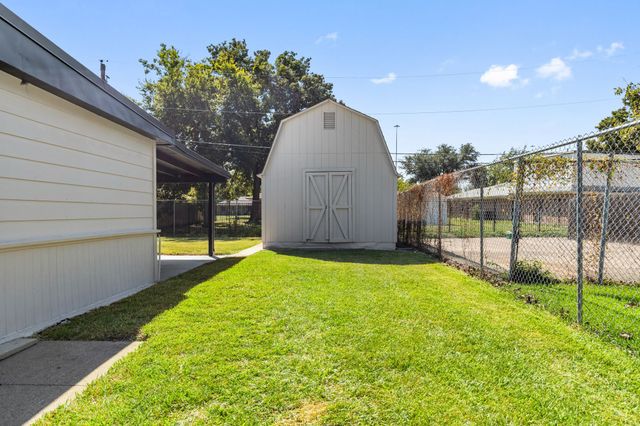 729 Finland Street, Grand Prairie, TX 75050
