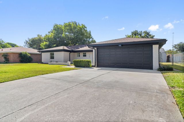 729 Finland Street, Grand Prairie, TX 75050